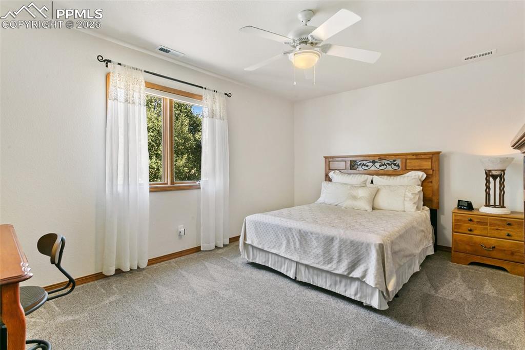 Image 27 of 45: Bedroom