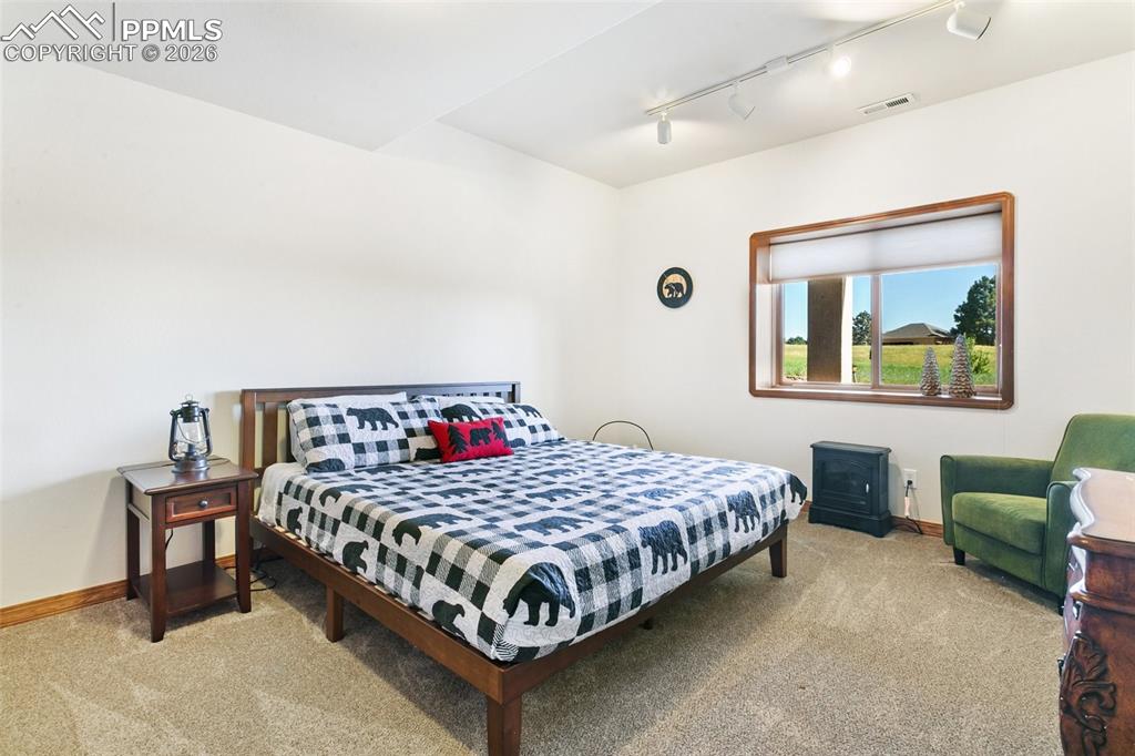 Image 35 of 45: Bedroom