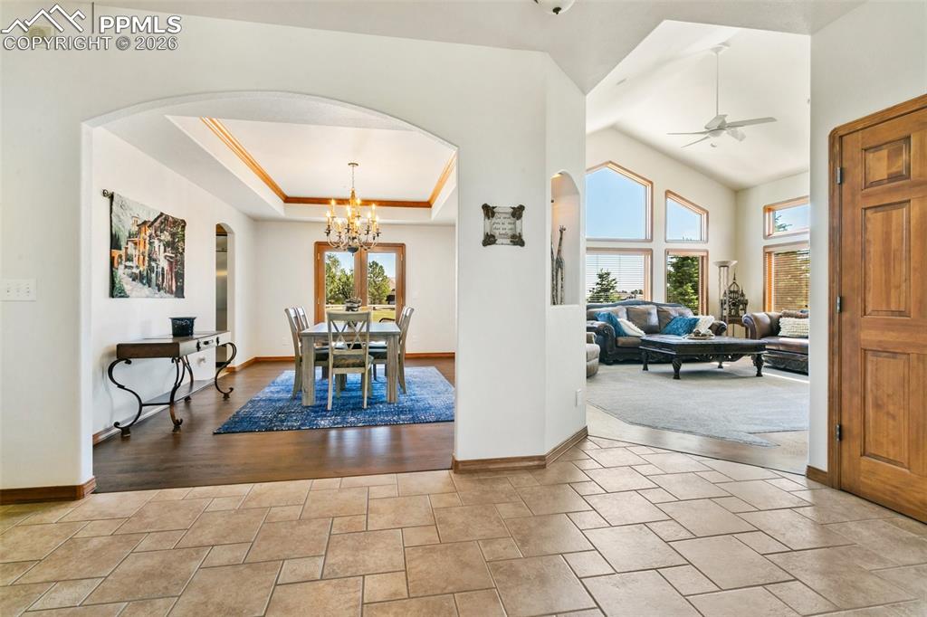 Image 6 of 45: Dining Area