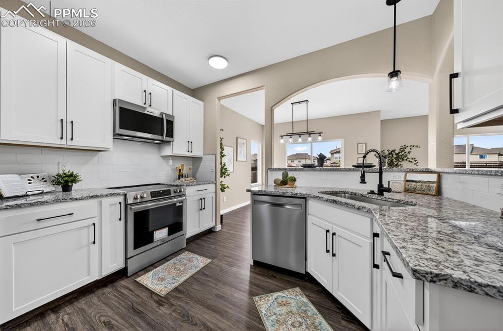 Image 10 of 41: Kitchen