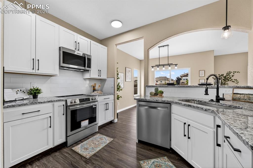 Image 11 of 41: Kitchen