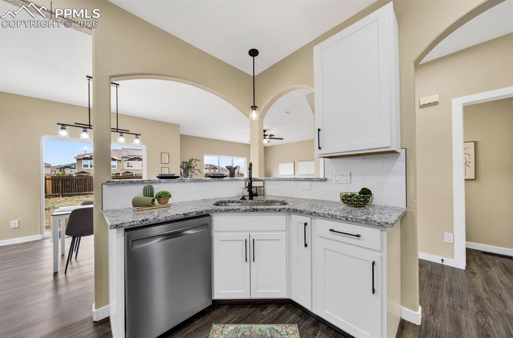 Image 13 of 41: Kitchen