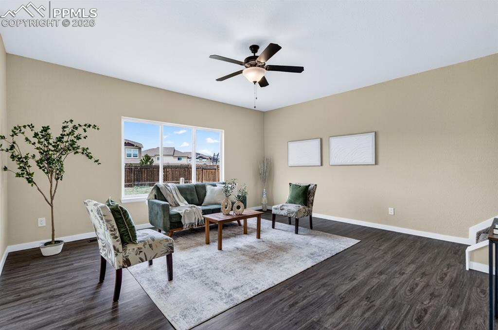 Image 19 of 41: Sitting Room