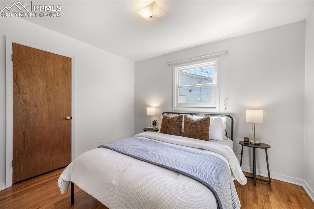 Image 21 of 50: Kitchen overlooking dining area