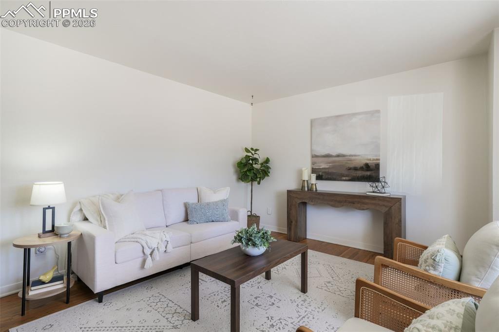 Image 7 of 50: Front angle highlighting yard space