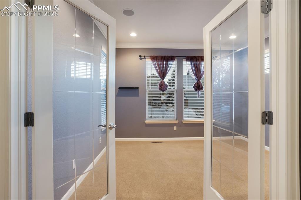 Image 16 of 47: Bathroom