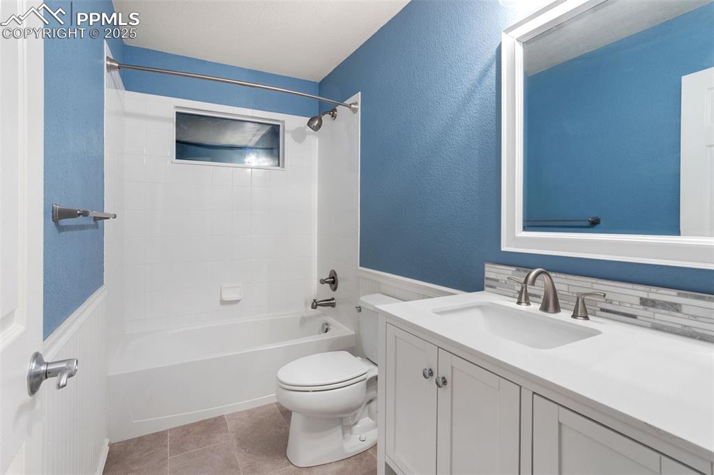 Image 41 of 47: Bathroom