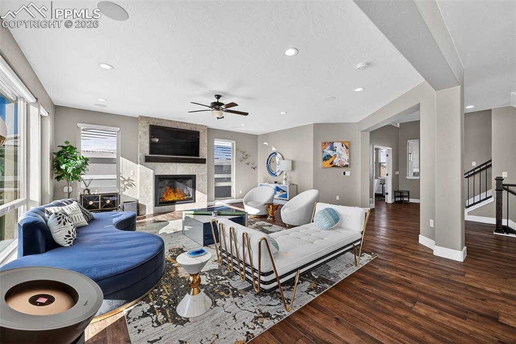 Image 12 of 50: Living Room