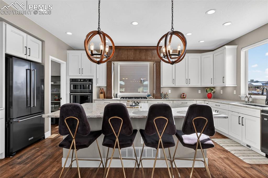 Image 17 of 50: Kitchen