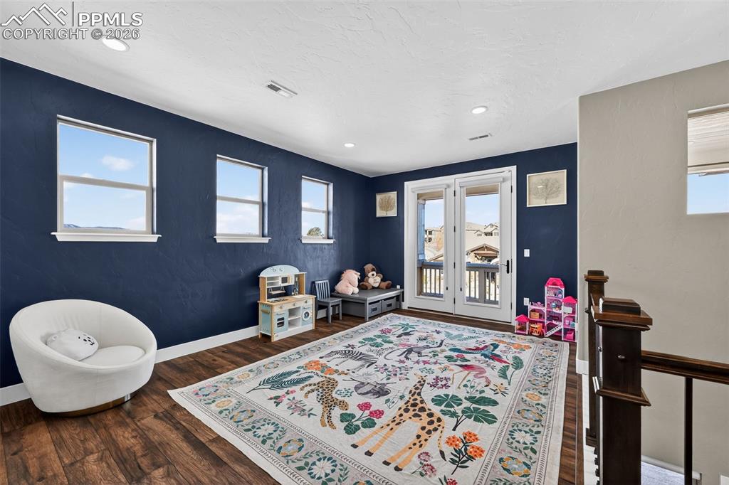 Image 26 of 50: loft/sitting room