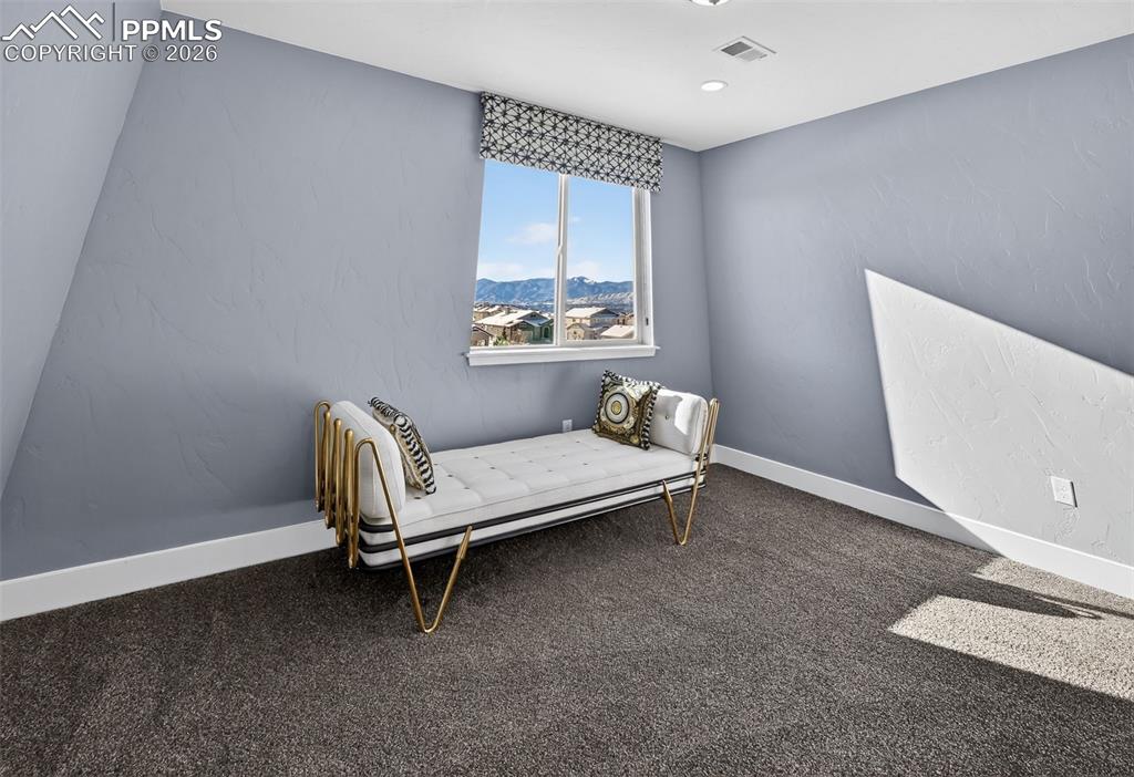 Image 30 of 50: Bedroom