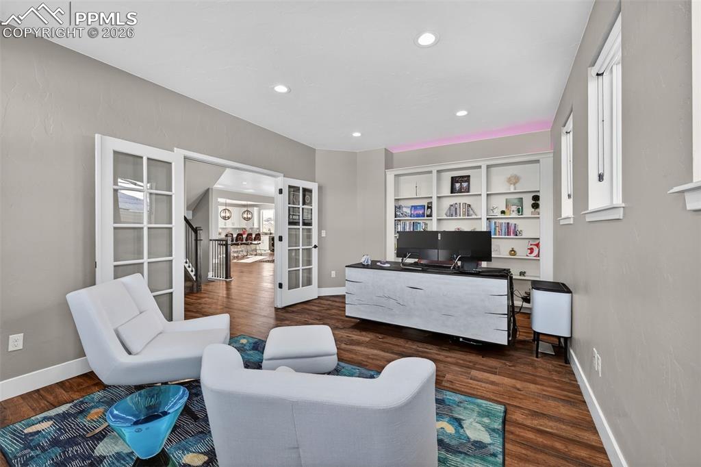 Image 9 of 50: Office