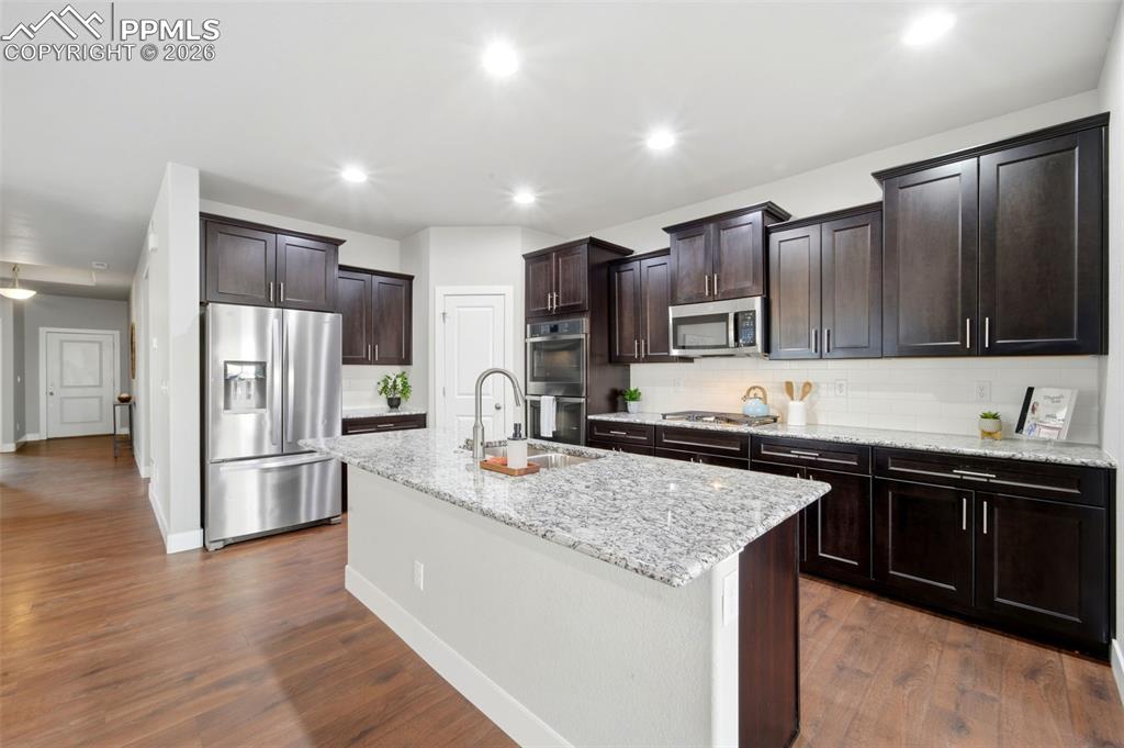 Image 15 of 35: Kitchen