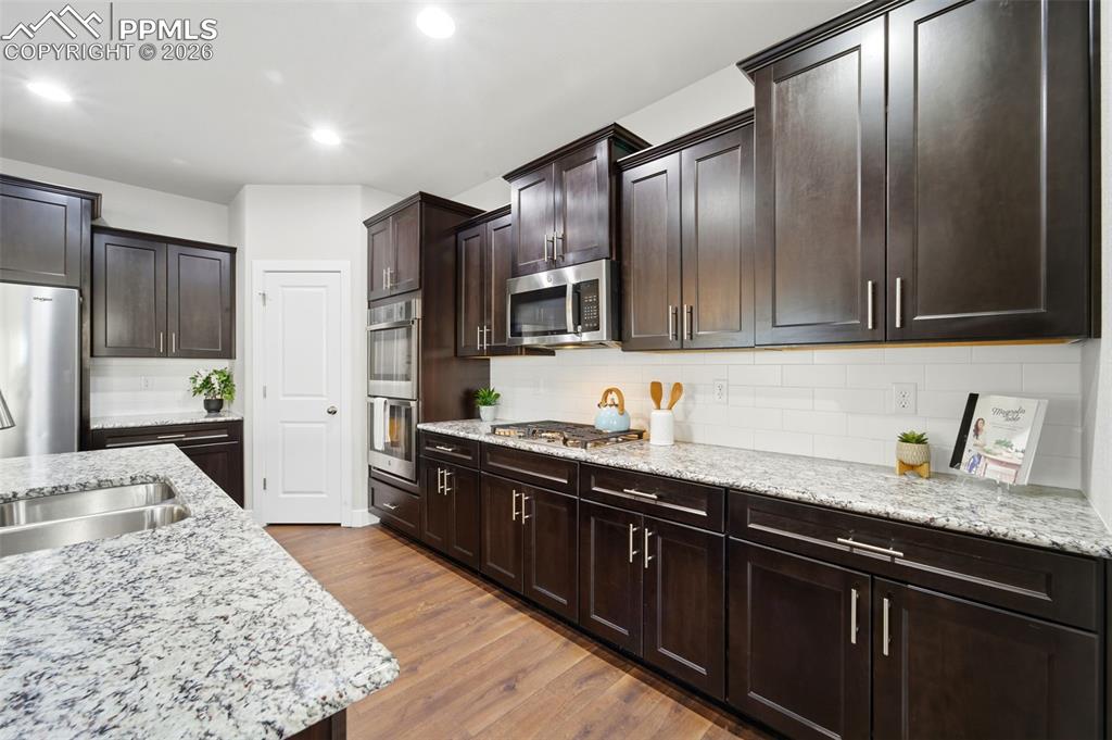 Image 16 of 35: Kitchen