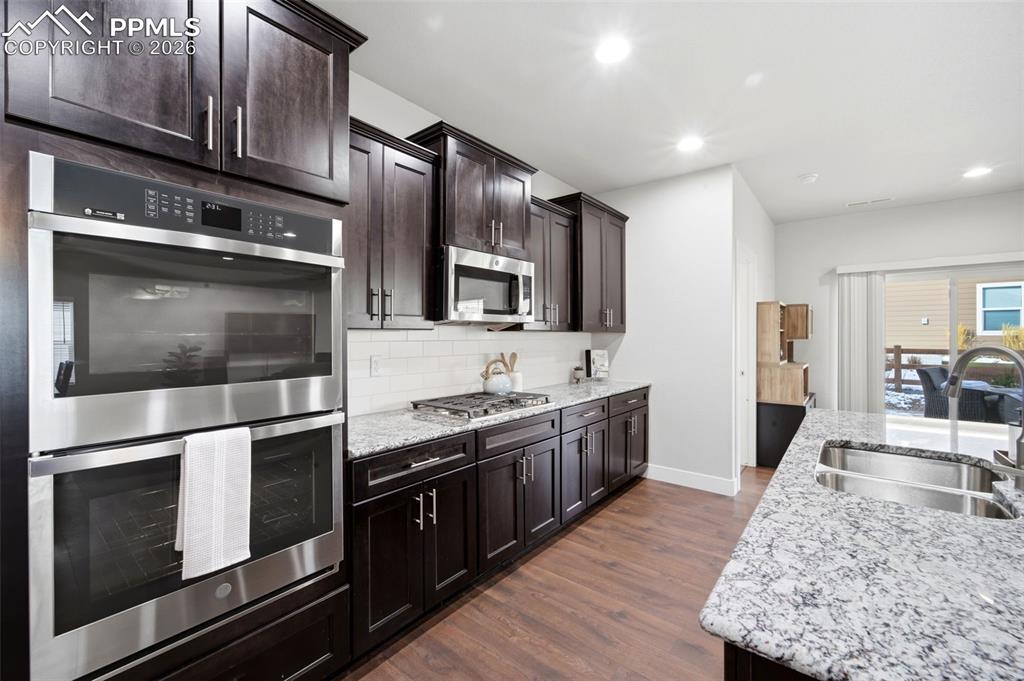 Image 17 of 35: Kitchen