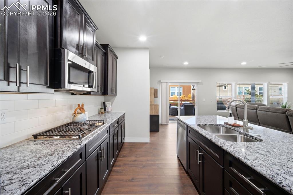 Image 18 of 35: Kitchen