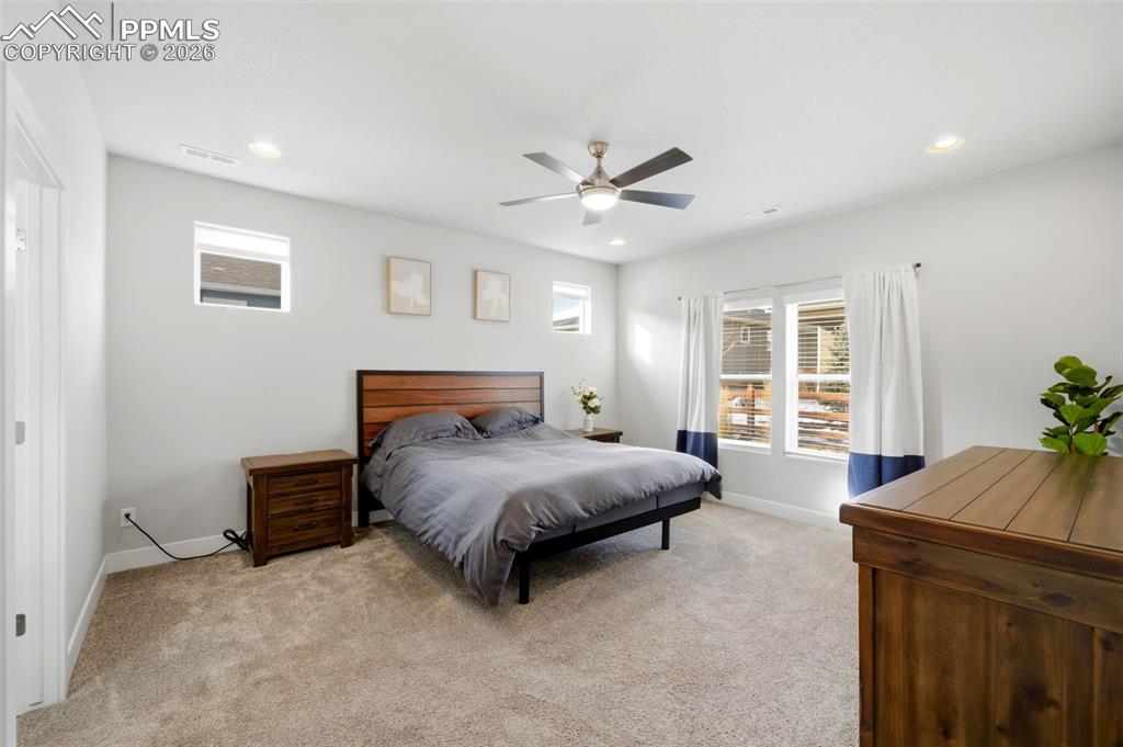 Image 19 of 35: Bedroom