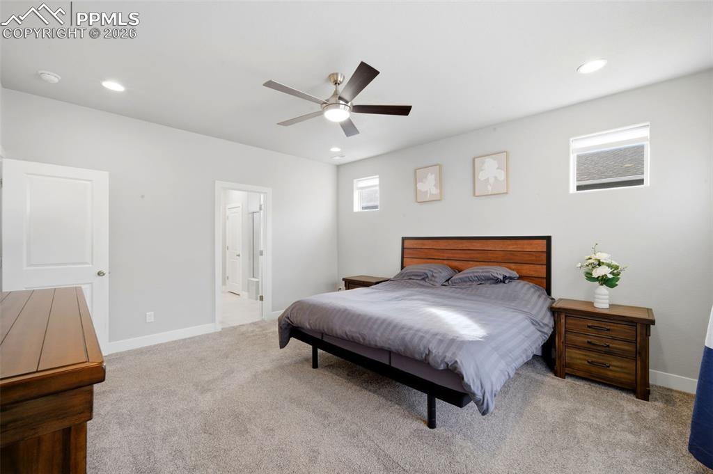 Image 20 of 35: Bedroom