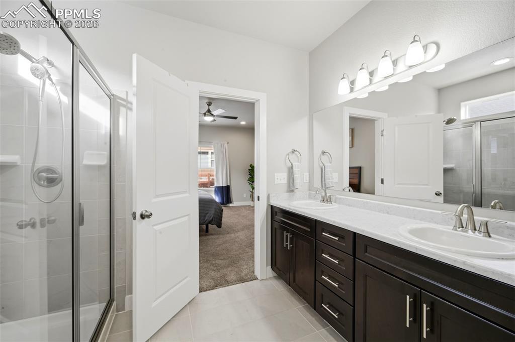 Image 22 of 35: Bathroom