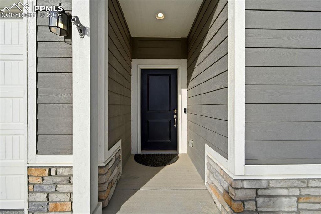 Image 4 of 35: Entry