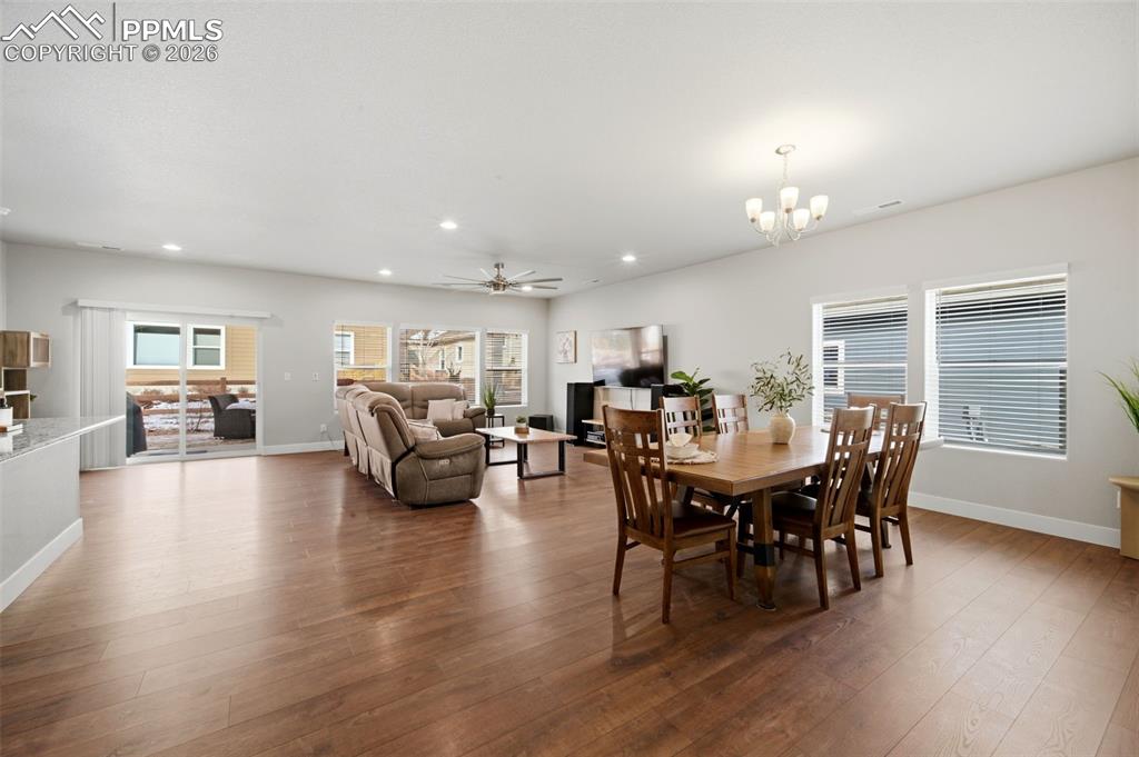 Image 9 of 35: Dining Area