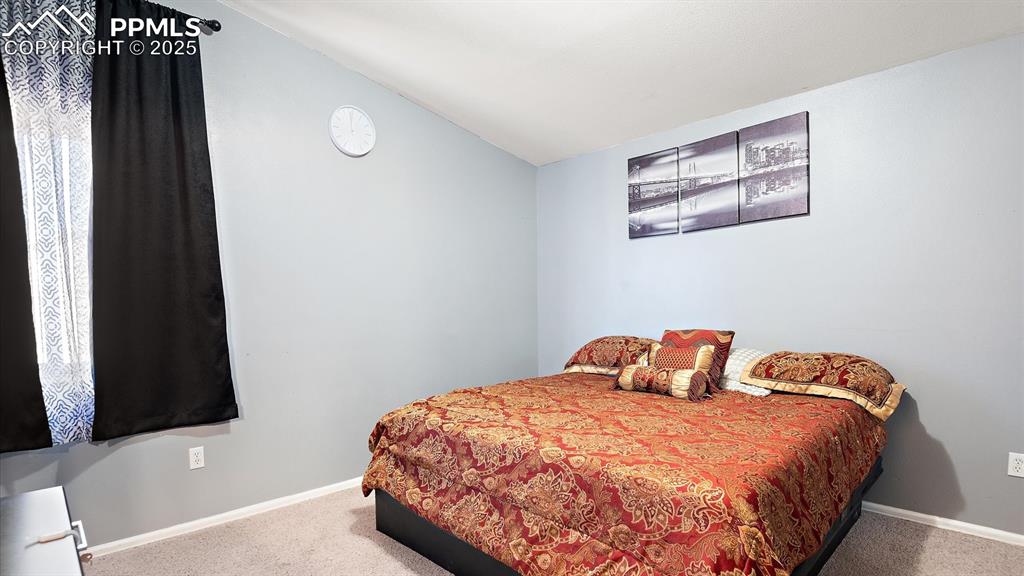 Image 14 of 32: Bedroom