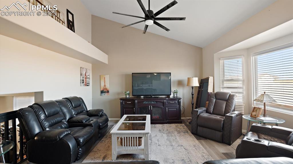 Image 17 of 32: Living Room