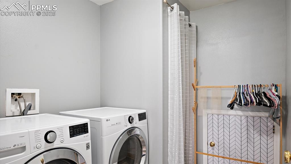 Image 21 of 32: Laundry