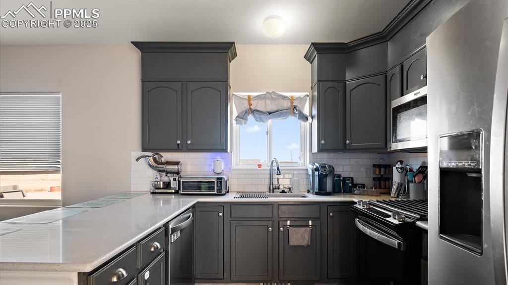 Image 5 of 32: Kitchen