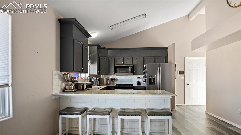 Image 7 of 32: Kitchen