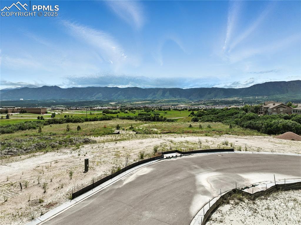 Image 7 of 7: Mountain view