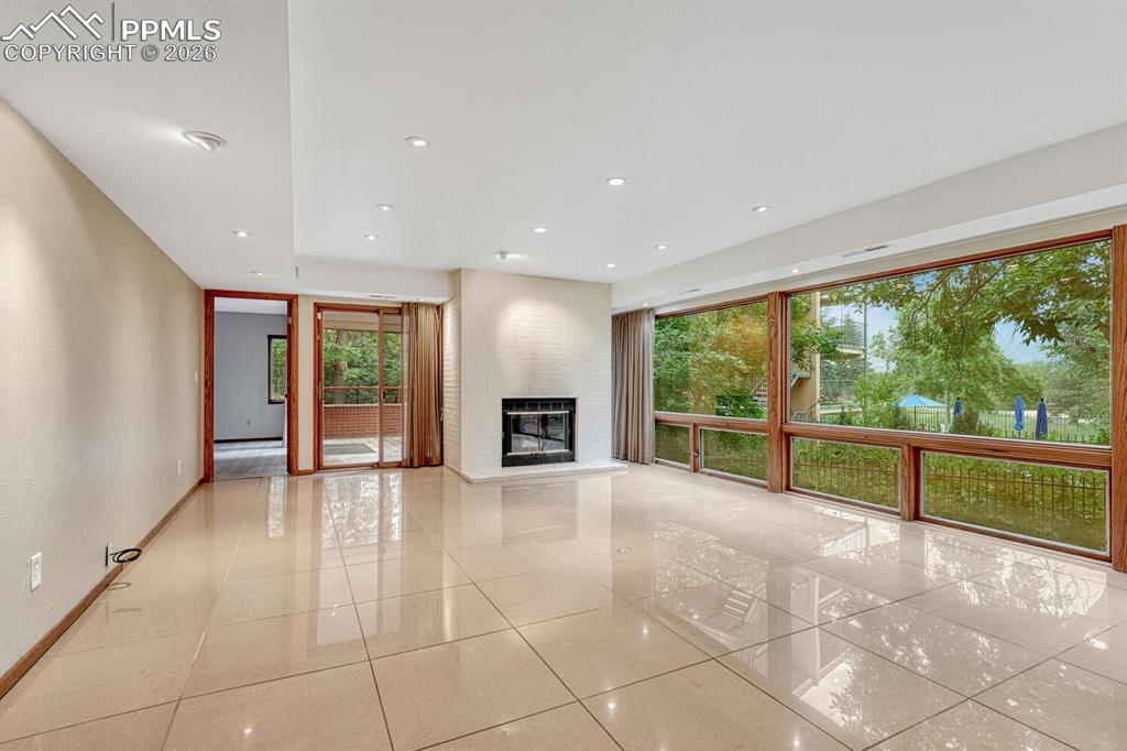 Image 18 of 50: Living Room