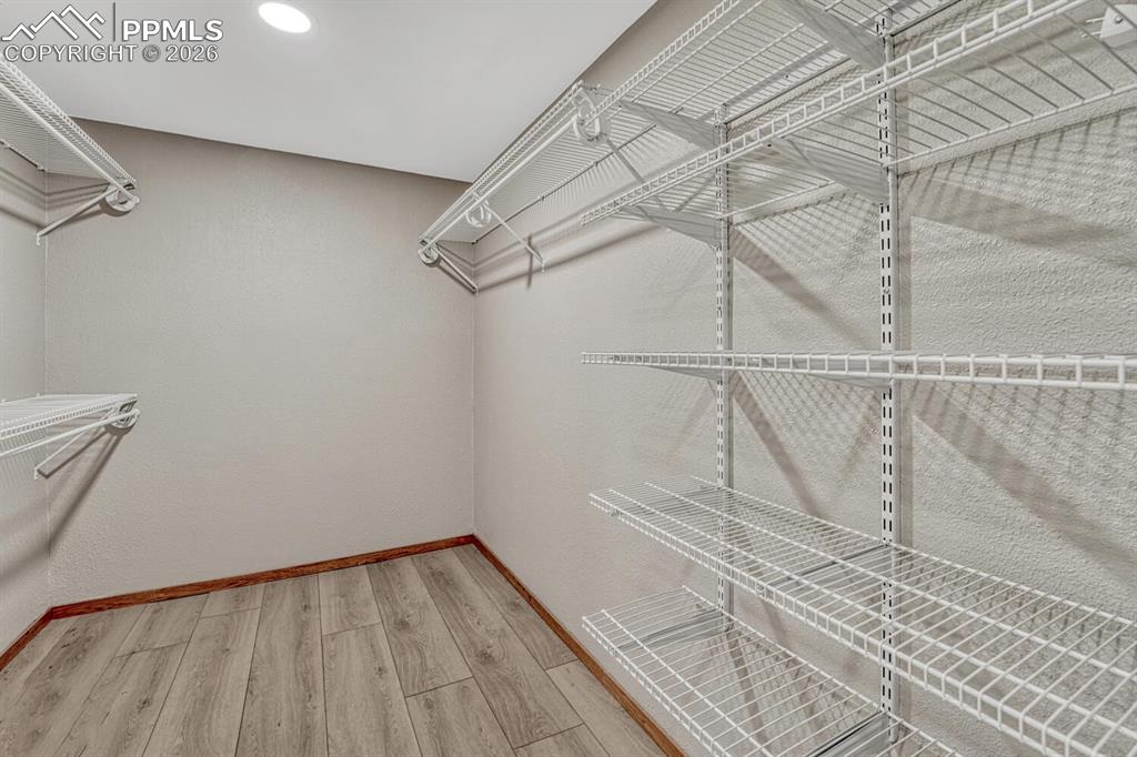 Image 28 of 50: Closet