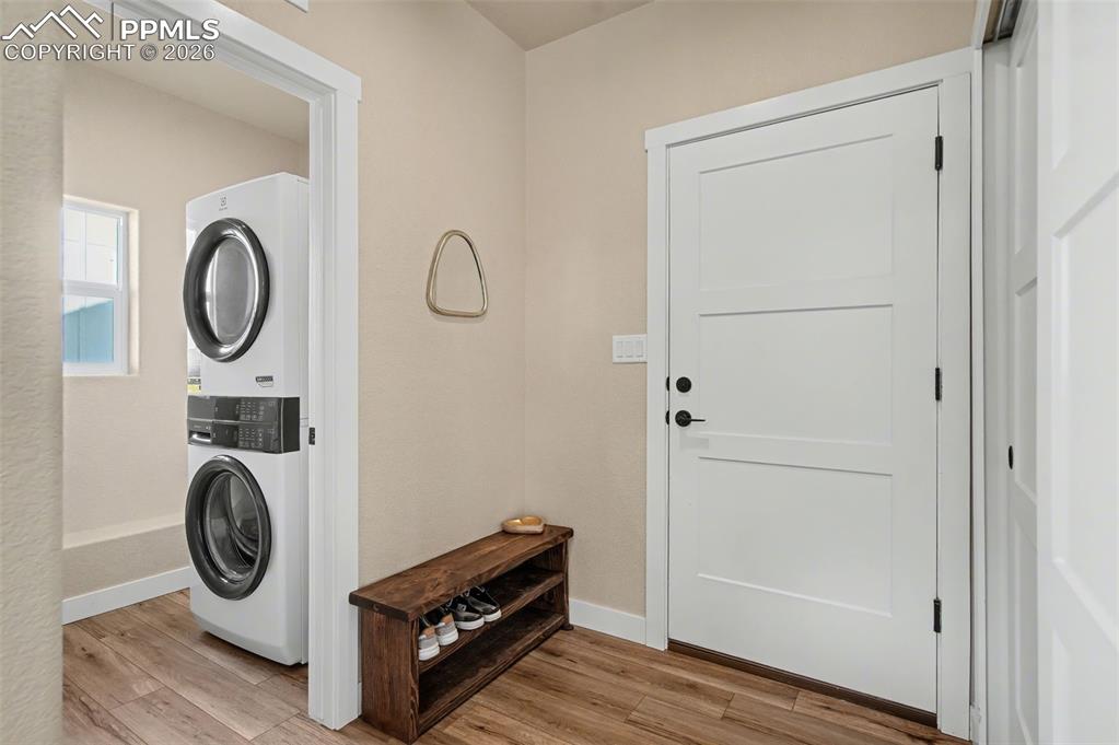 Image 13 of 25: Laundry