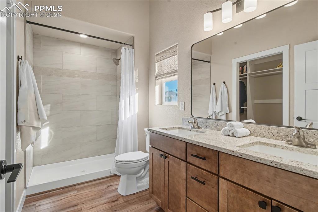 Image 19 of 25: Master Bathroom