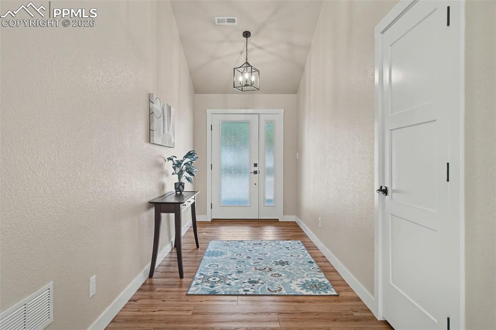 Image 4 of 25: Entry