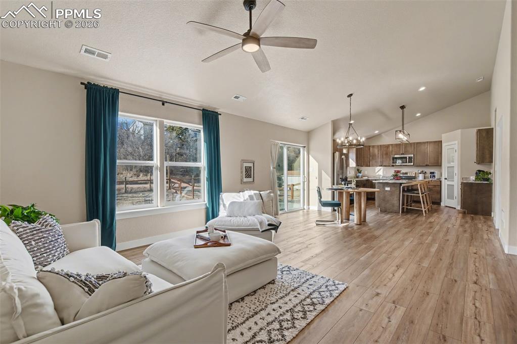 Image 7 of 25: Living Room