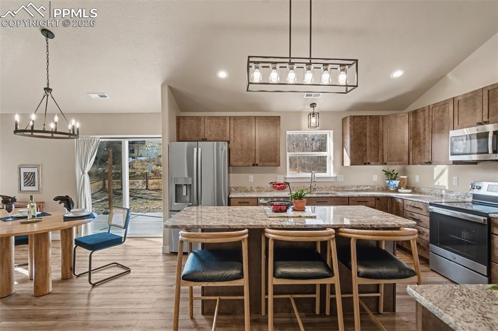 Image 9 of 25: Kitchen