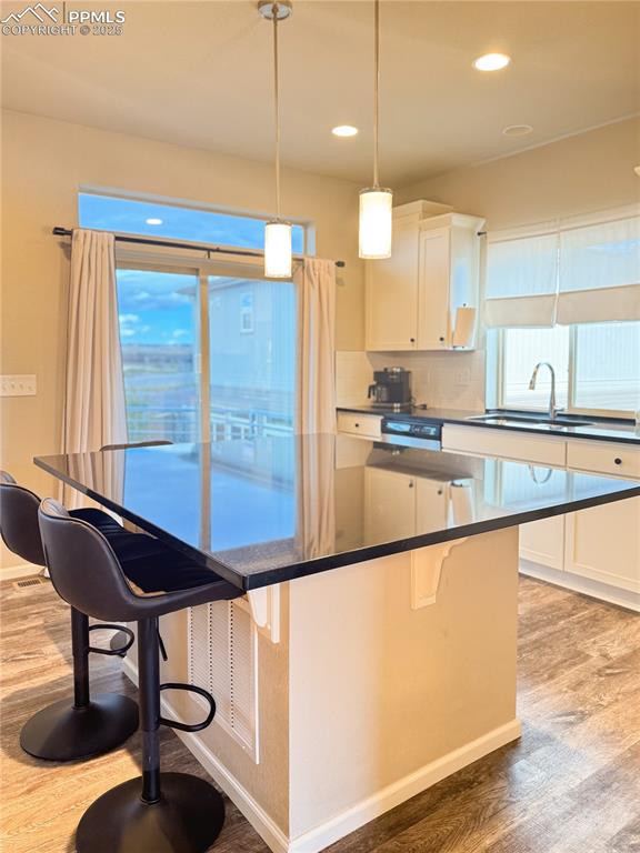 Image 12 of 34: Large kitchen island