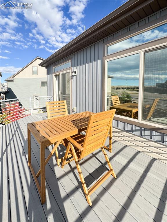 Image 17 of 34: Deck