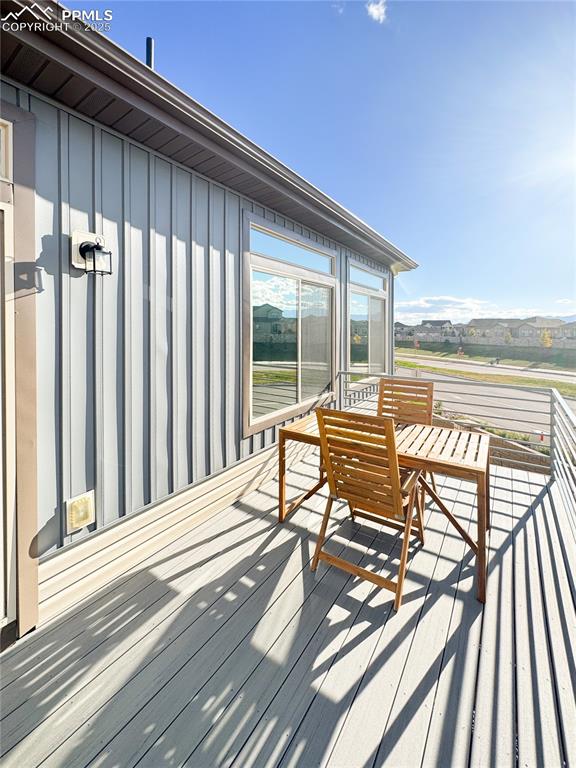 Image 18 of 34: Deck