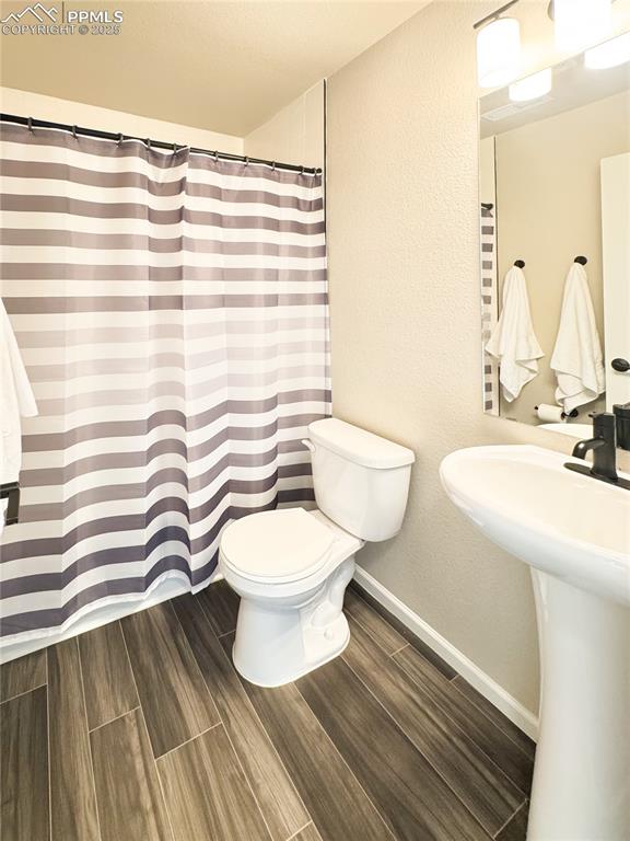 Image 27 of 34: Full bathroom #2