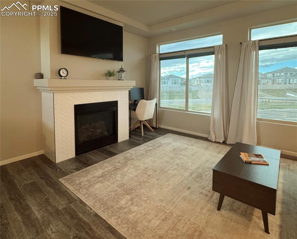 Image 7 of 34: Living Room