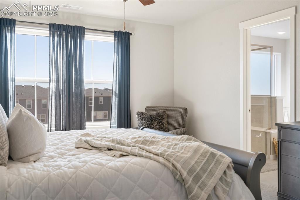 Image 21 of 40: Bedroom