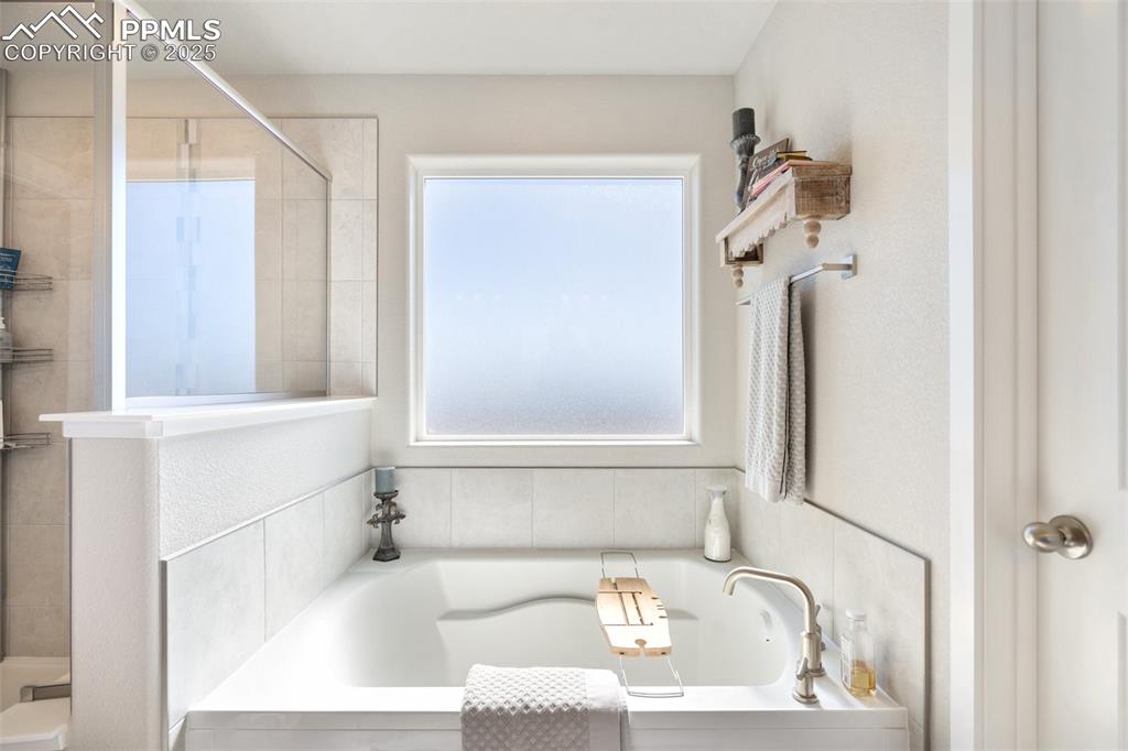 Image 26 of 40: Bathroom