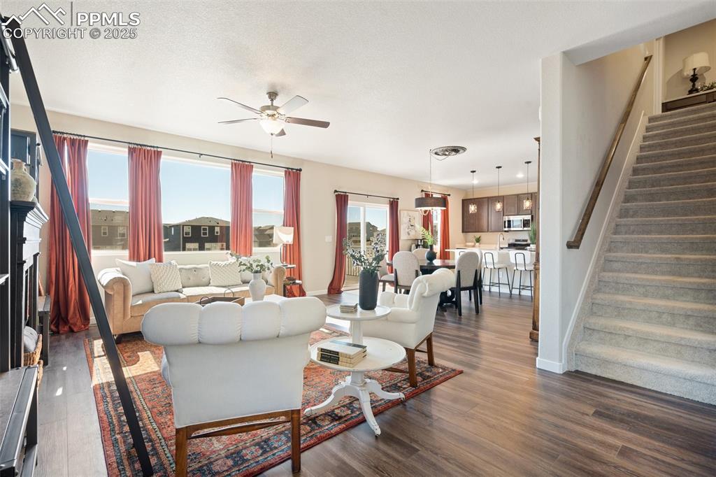 Image 3 of 40: Living Room