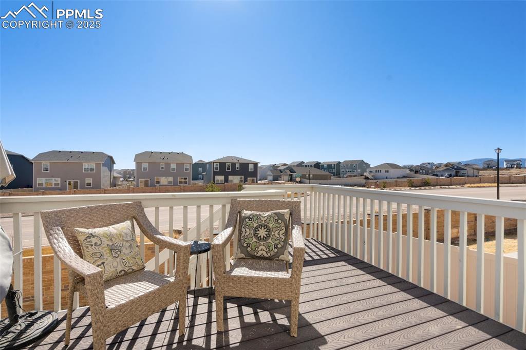 Image 37 of 40: Deck