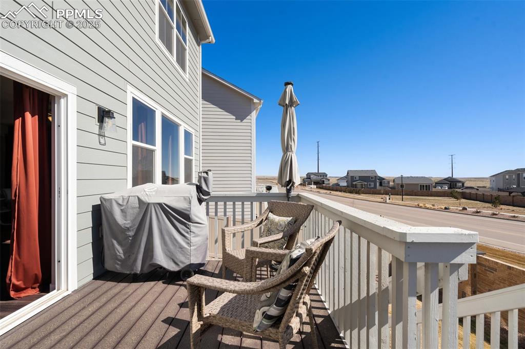 Image 38 of 40: Deck