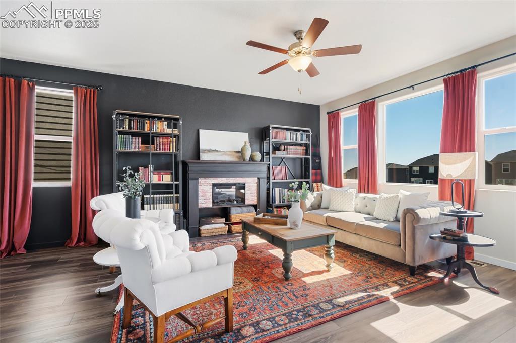 Image 5 of 40: Living Room