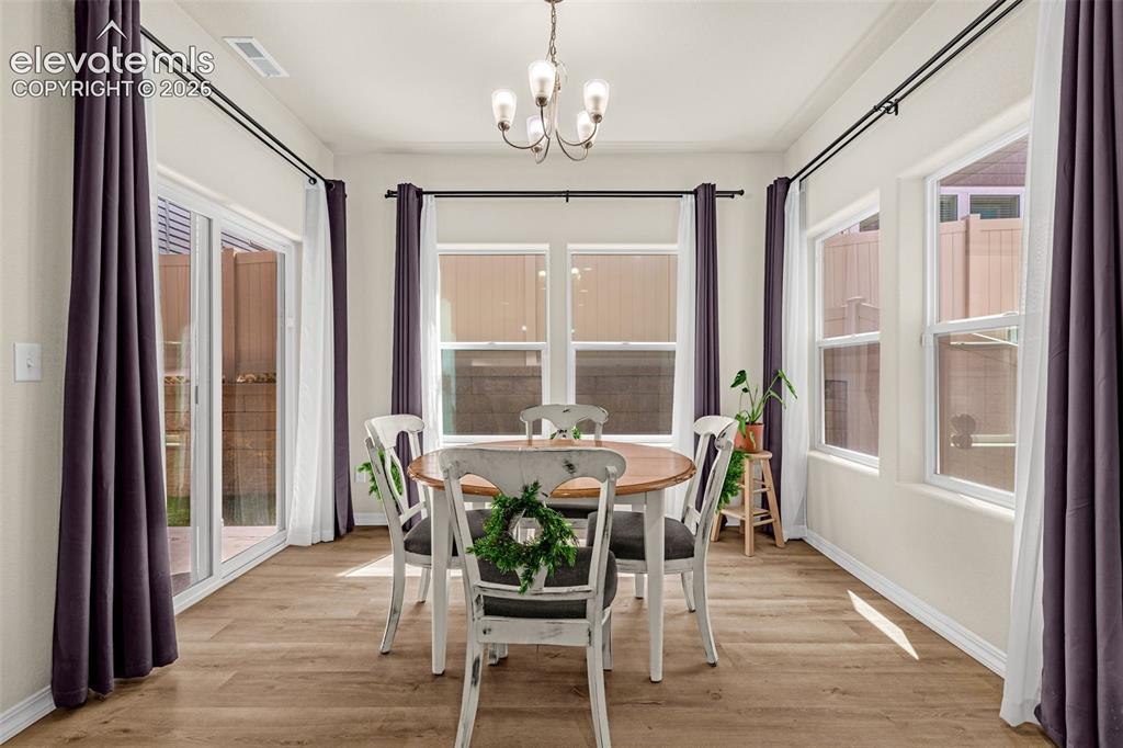 Image 14 of 38: Dining Area